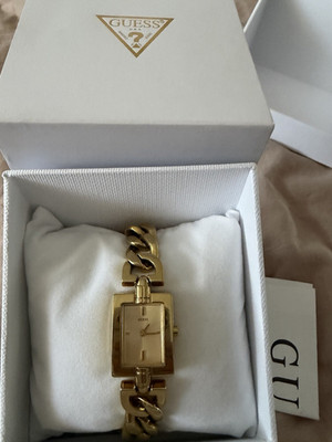 GUESS Damen Armbanduhr Quarz Analog goldfarben Metallarmband rechteckig 