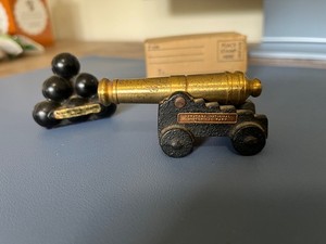vintage MFCO 1/0  Cast Iron Toy Cannon with Cannon balls & Mailing box