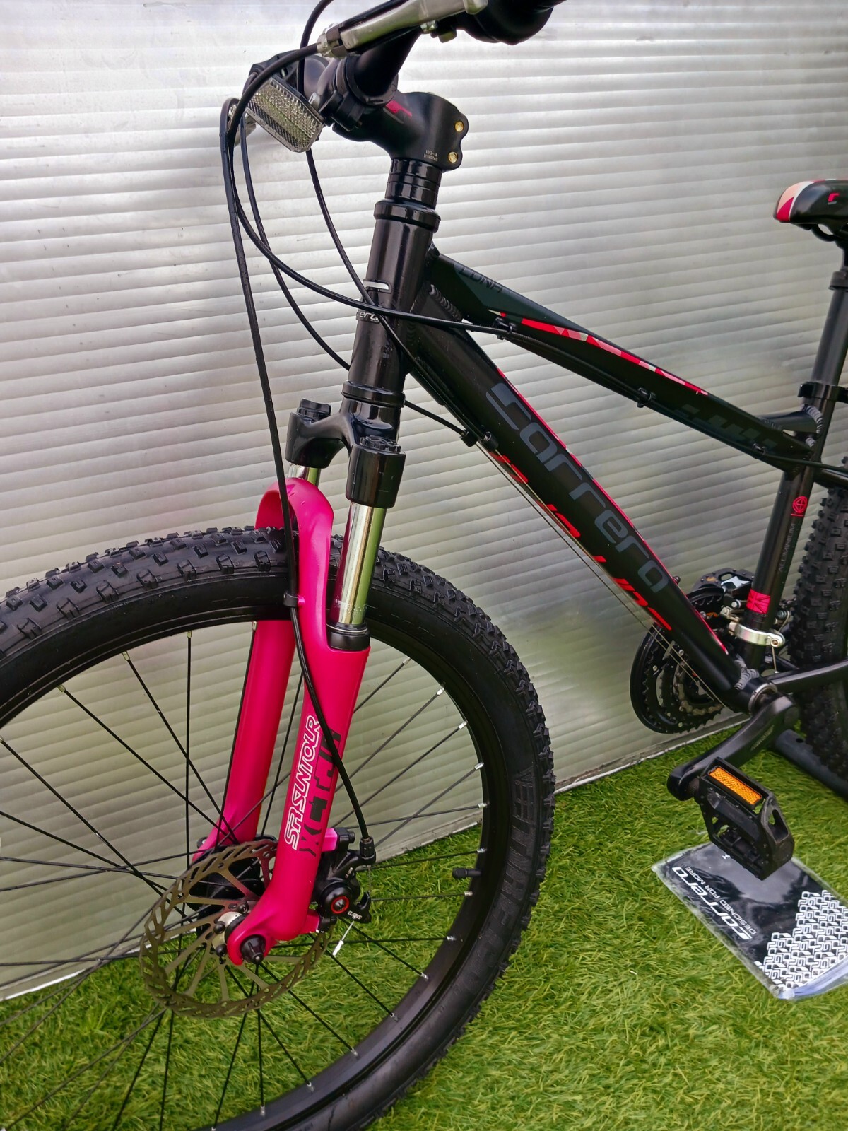 carrera luna 24 black and pink