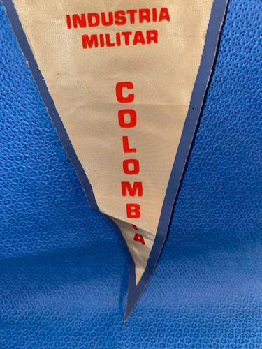 Banderín vintage Industria Militar Colombia - Imagen 3 de 5