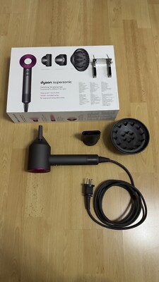 DYSON Supersonic Haartrockner inklusive Wandhalter GEBRAUCHT