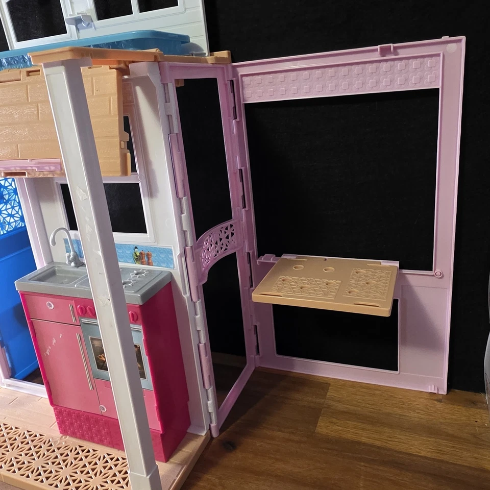 Barbie 2-Story House Close-and-Go Portable Playset - image 3 of 4