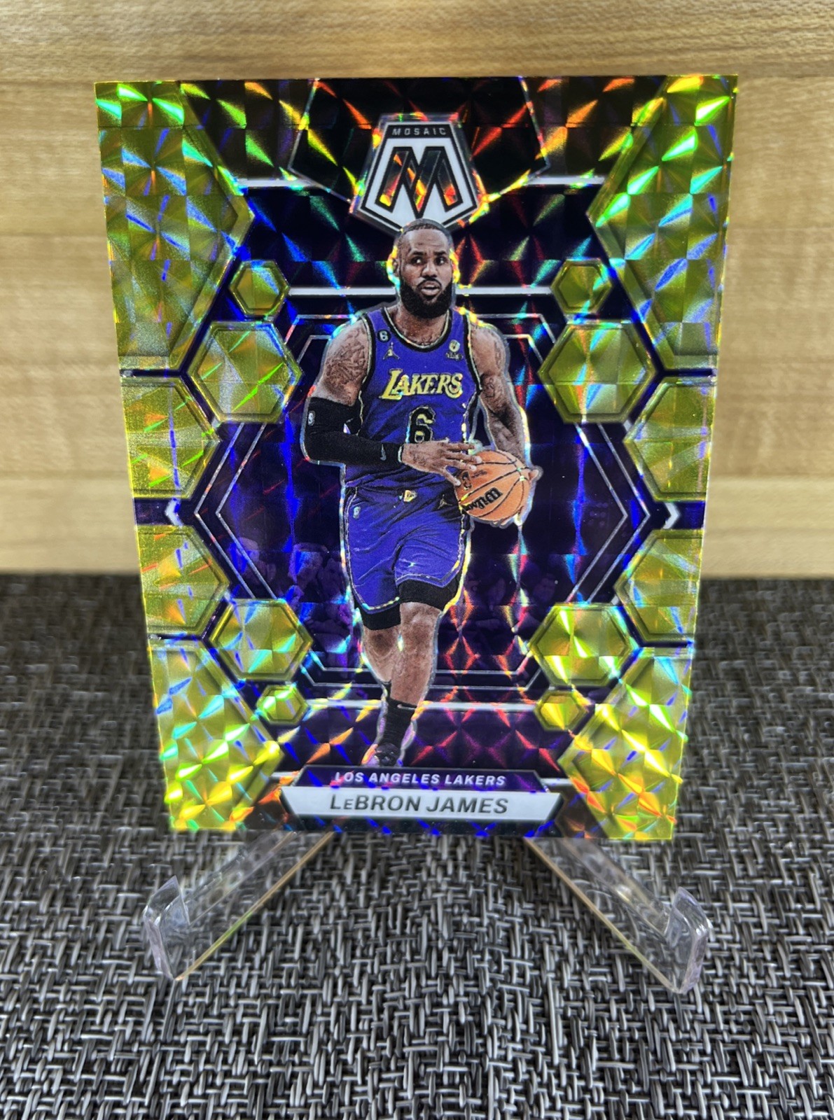 2022-23 Panini Mosaic LeBron James REACTIVE YELLOW PRIZM SP Lakers #98 🔥