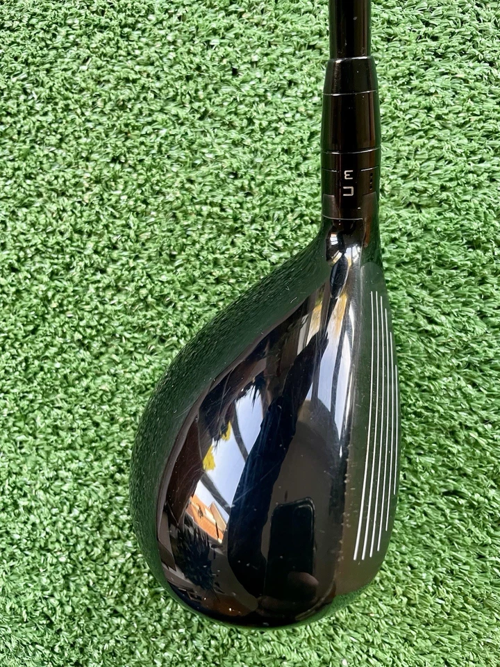 Titleist TSR2 Hybrid 4 Rescue Regular Flex Right Handed Mens Golf Club - Image 4 of 4