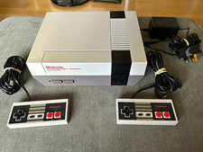 Nintendo NES Console NESE-001 (GBR) PAL + 2 Pads very clean with power supply