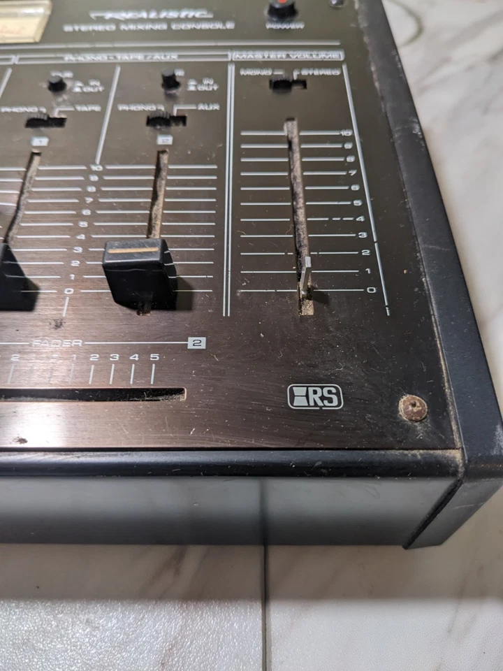 Consola de mezclas estéreo REALISTIC 32-1200A (probada para alimentación) Foto 2 de 4