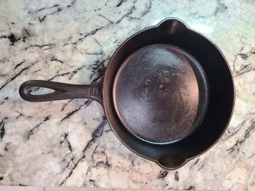 Griswold #5 Cast Iron Skillet ~ Large Block Logo ~ E.P.U. 724A ~ USA