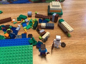 RETIRED LEGO Minecraft: The Farm (21114) with box and manual