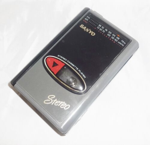 SANYO, Portable Radio FM/AM Cassette Player [ Model: M GRS63 ] S/N: 19019883 - 第 1/12 張圖片