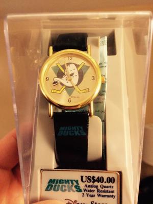 DISNEY'S MIGHTY DUCKS WATCH WITH ROTATING PUCK IN CASE EXTREMELY RARE!! VINTAGE