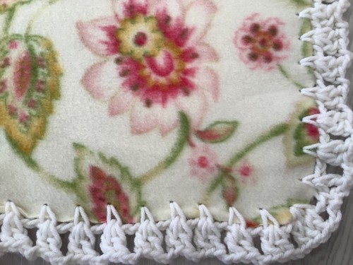 Exquisite Floral Fleece Throw Blanket Handmade with Crochet Edge - Picture 7 of 8