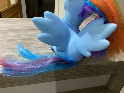 My Little Pony Rainbow Dash large seated vinyl figure - Picture 4 of 8