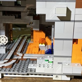 LEGO 21137 Minecraft - The Mountain Cave (2017) - 99% Complete