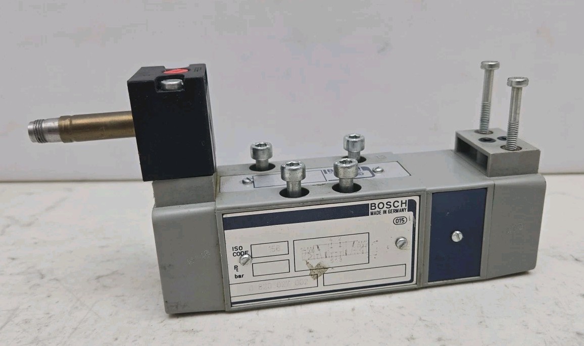 Bosch 0820027002 Directional Control Valve Used See Pictures