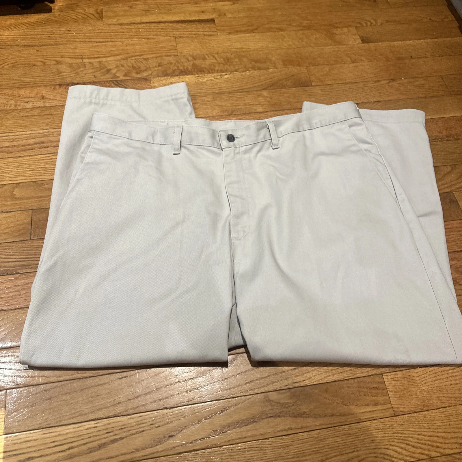 Lee Pants Mens 40x30 khaki Straight Fit Total Freedom Stretch Flat Front Cotton