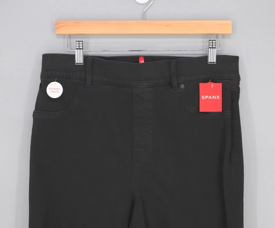 NUEVO CON ETIQUETAS SPANX Pantalones de mezclilla acampanados recortados elásticos cintura elástica dobladillo crudo negro lavado talla L Foto 4 de 4