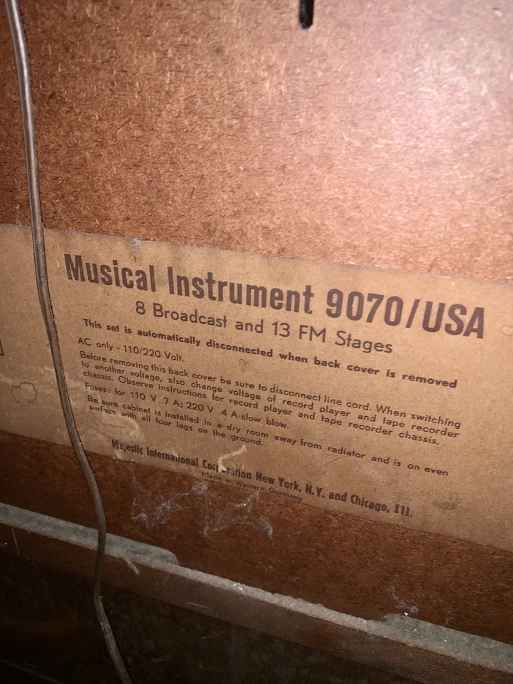 **Hacer ofertas**Consola estéreo Grundig alemana de mediados de siglo y reproductor de discos Foto 4 de 4