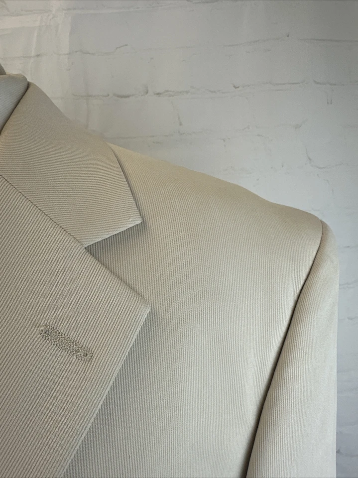 Blazer Andrew Fezza para hombre gris claro blanco roto 100 % seda tres botones 44S $495 Foto 2 de 4