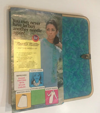 Boye Needle Master Knitting Needle Kit Vintage '60s in Blue  Green case  instr