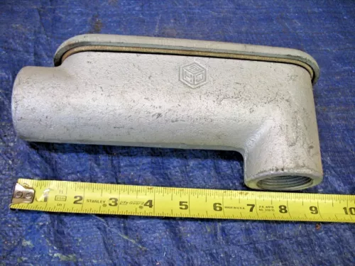 Old Style Crouse Hinds LB4 Crouse Hinds 1 1/4" Conduit Outlet Body w/cover