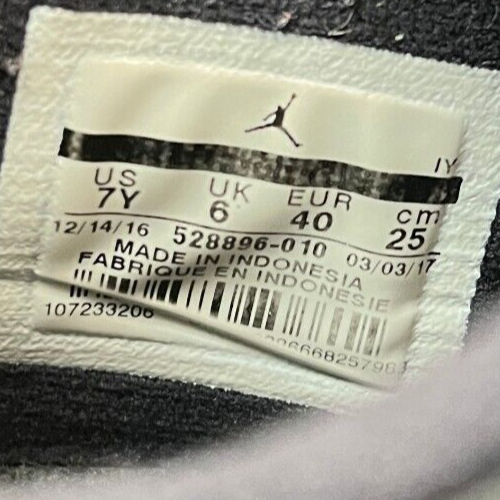 Nike Air Jordan 11 Retro Barons Boys Size 7Y Athletic Basketball Shoes Sneakers - Picture 9 of 10
