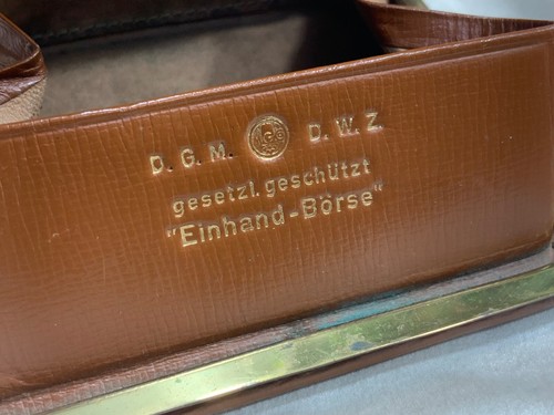 Vintage German Leather Coin Purse – MGC D.G.M. D.W.Z. Einhand-Börse 1920s–1940s - Picture 2 of 15