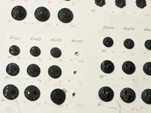 Carta campione da collezione (49) antica ceca rara bottoni in vetro nero Art Nouveau - Foto 4 di 5