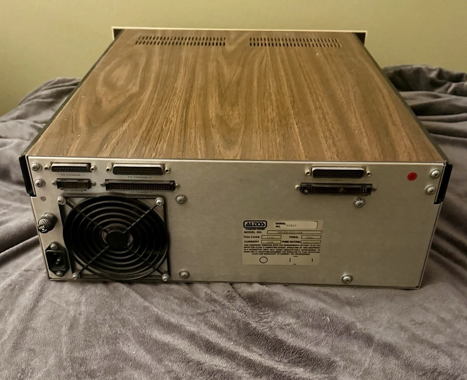 Raro sistema informático multiusuario vintage Altos 68000 retro Unix como está encendido Foto 4 de 4