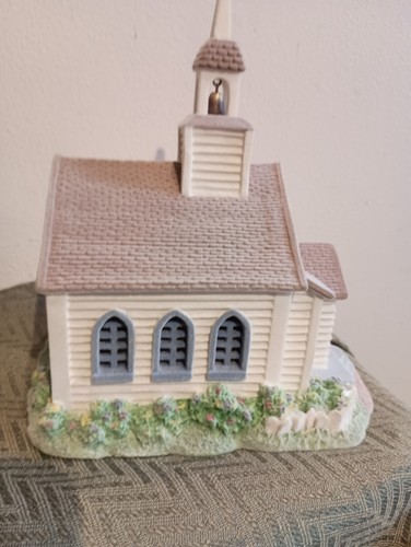 Vintage FLOCKED Avon Church lighted Christmas Village - Bild 3 von 10