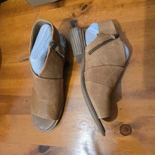 NWB SOFFT Natalia Sandals Block Sandal in Luggage Color (Light Brown) Size 8.5