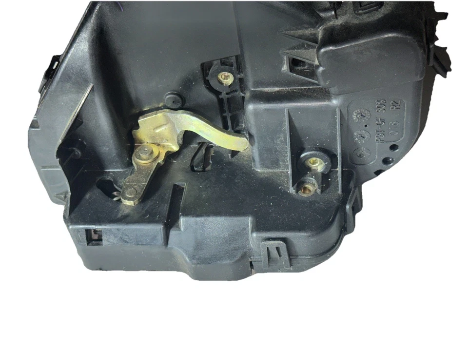 01-07 Actuador de pestillo de cerradura de puerta trasera derecha Mercedes W203 C32 AMG C230 OEM Foto 3 de 4