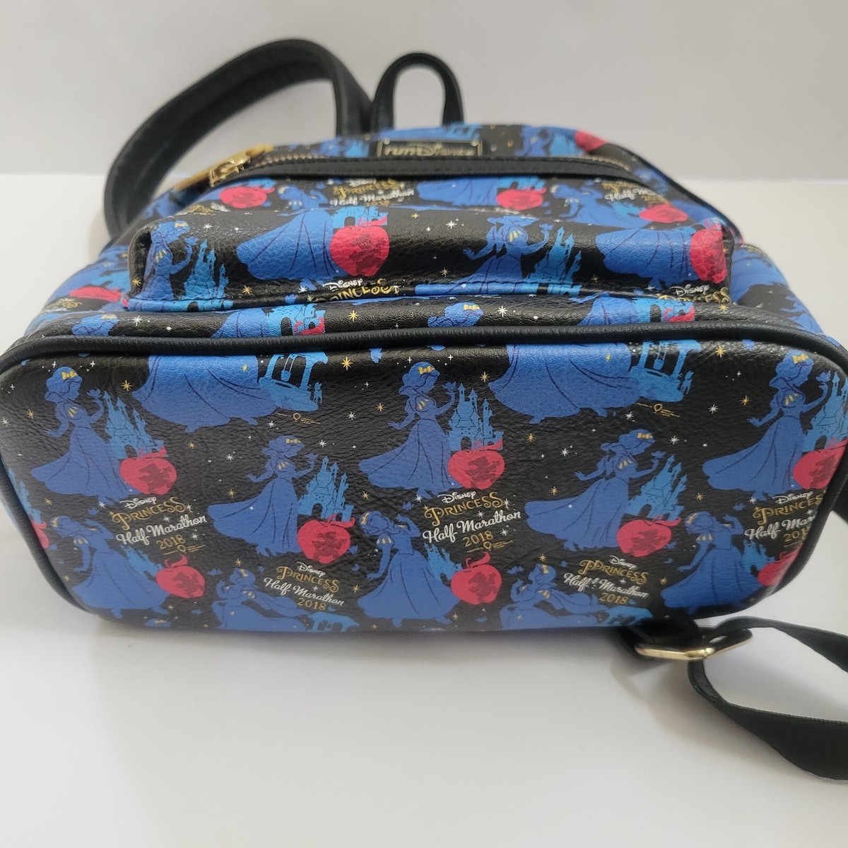Disney Loungefly Snow White Run Disney Backpack RARE 2018  display picture 2