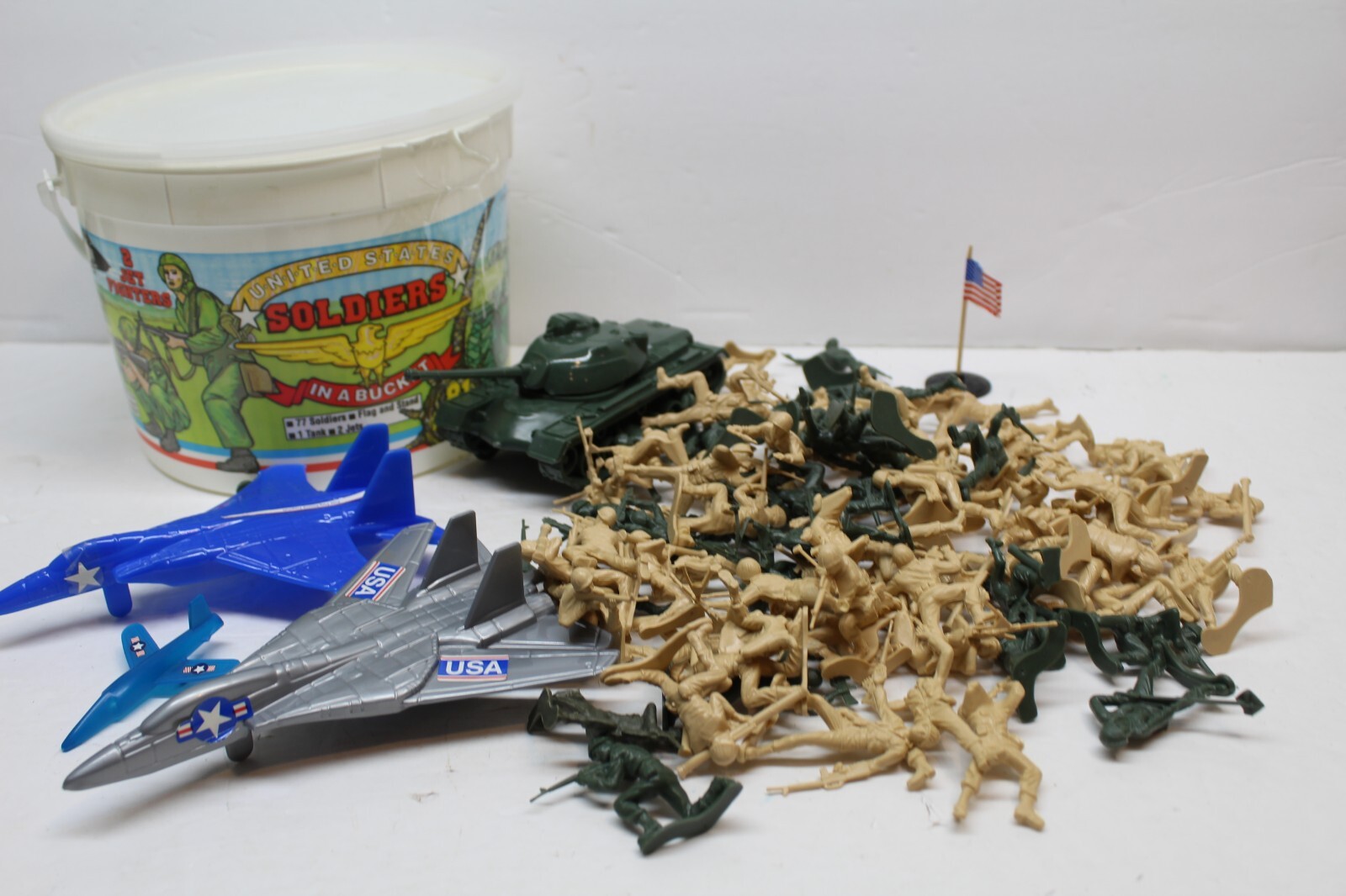 Vintage TIM MEE TOY US Army Soliers w/storage container, jets