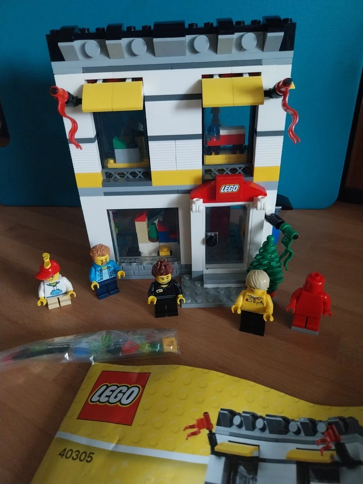 LEGO 40305 LEGO Brand Store, photo 1 of 5