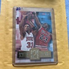 1996-97 NBA Hoops - Head 2 Head Michael Jordan, Scottie Pippen #HH2
