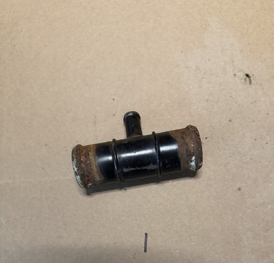 92-94 CORVETTE C4 HEATER WATER BYPASS VALVE OUTLET TEE 10157956