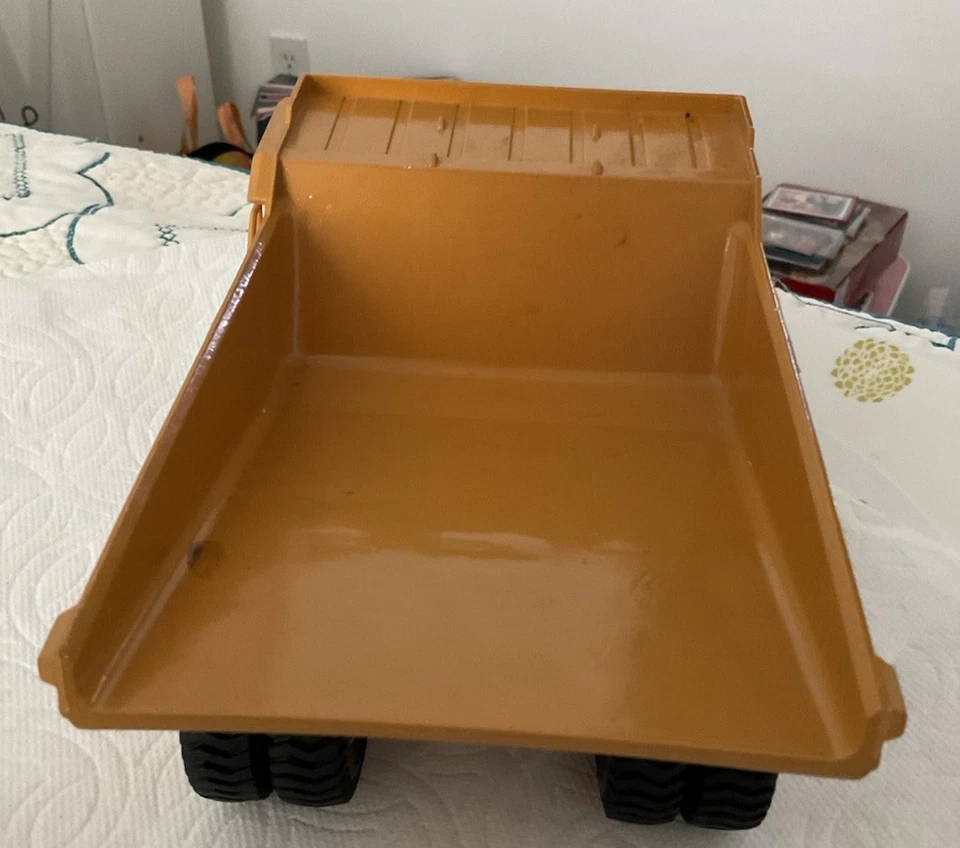 Camión de volteo para minería Diapet Komatsu HD1200M T-5 usado Foto 4 de 4