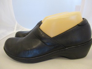 clarks slip resistant shoes