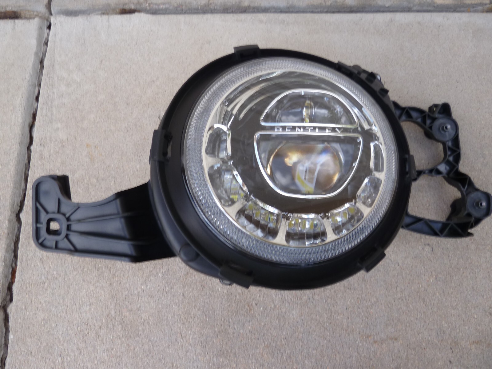 16-20 BENTLEY BENTAYGA Drivers Side Full LED Headlight Lamp Light mount bracket