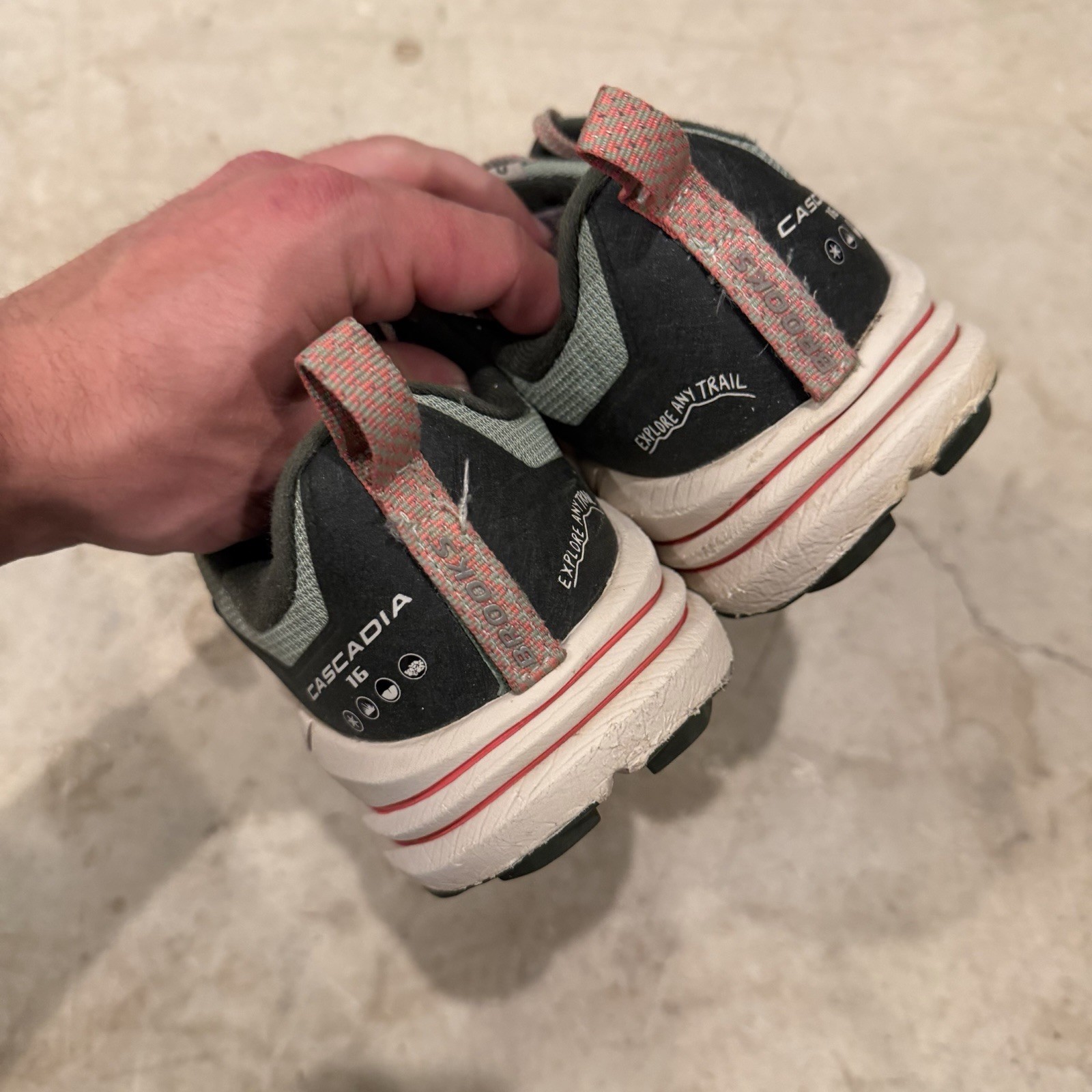 Brooks Cascadia 16 Green Trail Outdoor Hiking Shoes 1203631B394 Womens Size 10.5