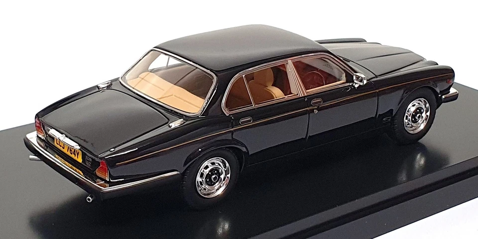 Matrix 1/43 Scale MX41001-283 - 1979-85 Jaguar XJ6 4.2 SIII - Black - Image 2 of 4