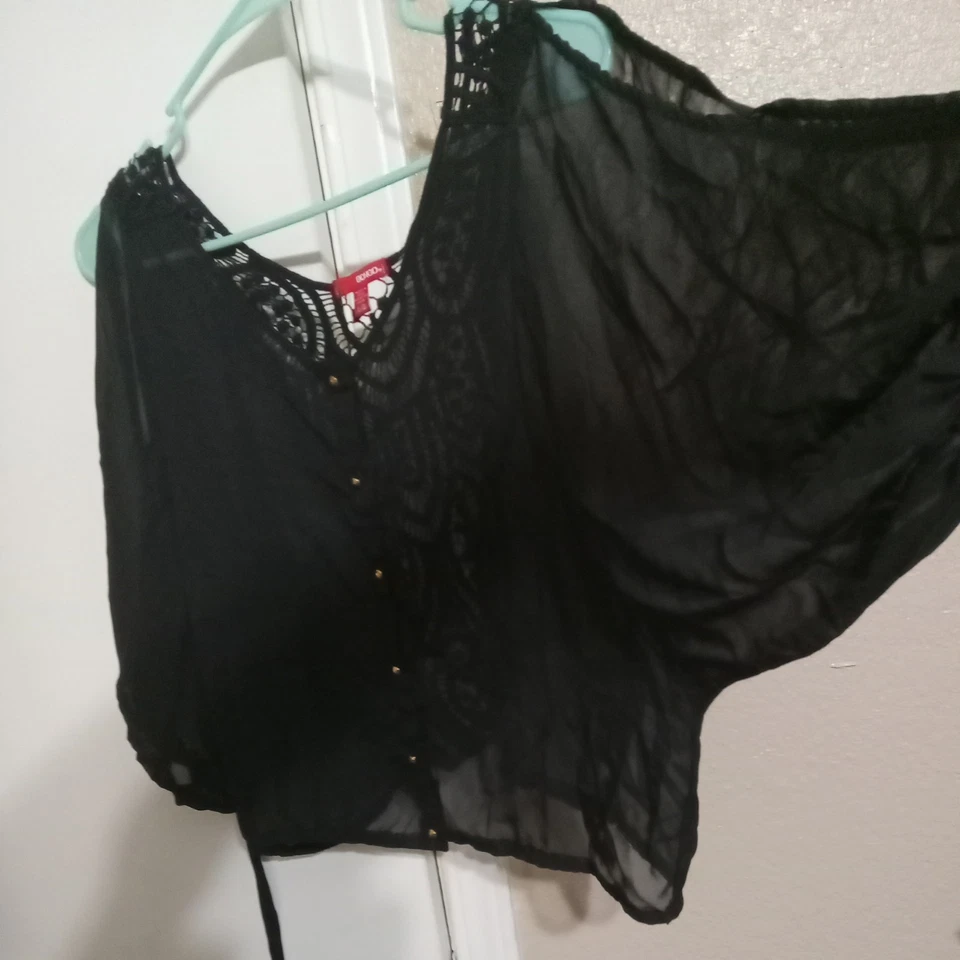 Бонго черный кружевной галстук спереди чистый верхний большой y2k ретро. Очень хорошее состояние товара.  - Изображение 2 из 4