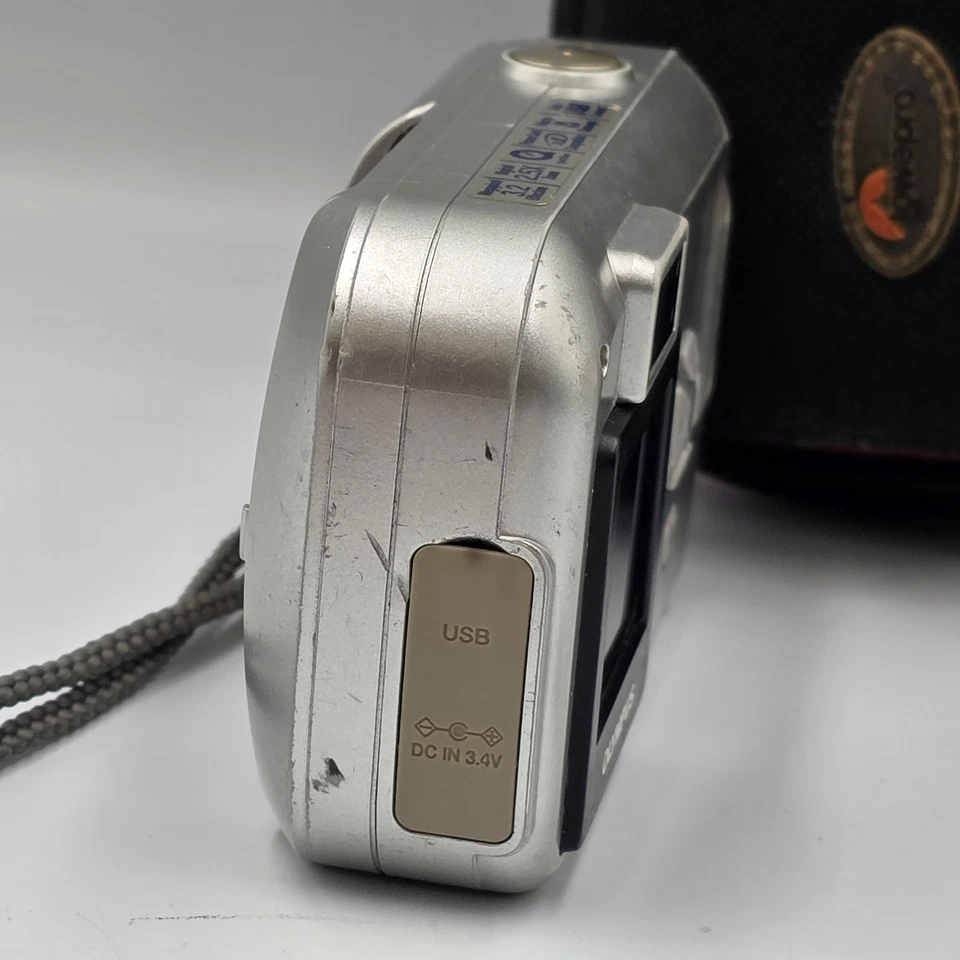 Olympus Digital Camera Camedia D-395 2.0MP Silver + 64mb XD Card Tested - Image 3 of 4