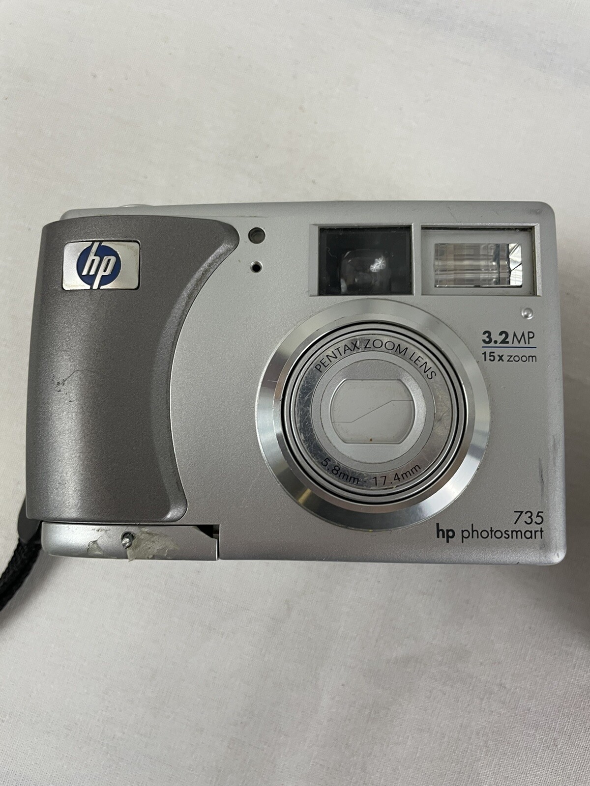 HP PhotoSmart 735 3.2MP Digital Camera With Docking Station