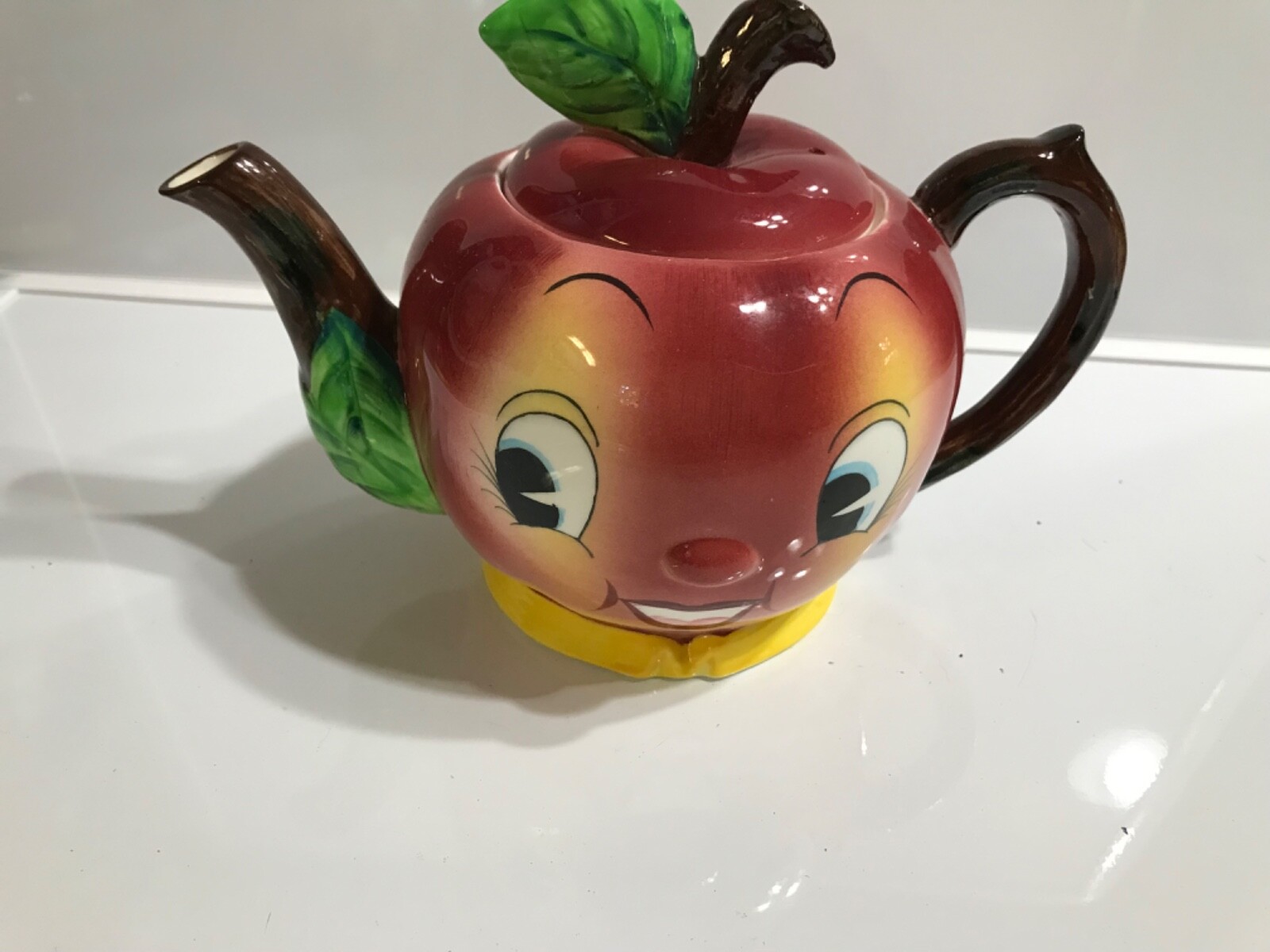 PY APPLE SMILING TEAPOT& SUGAR BOWL JAPAN 1950-1959