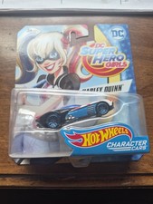Coche Mattel Hot Wheels DC Super Hero Girls Harley Quinn personaje nuevo VX