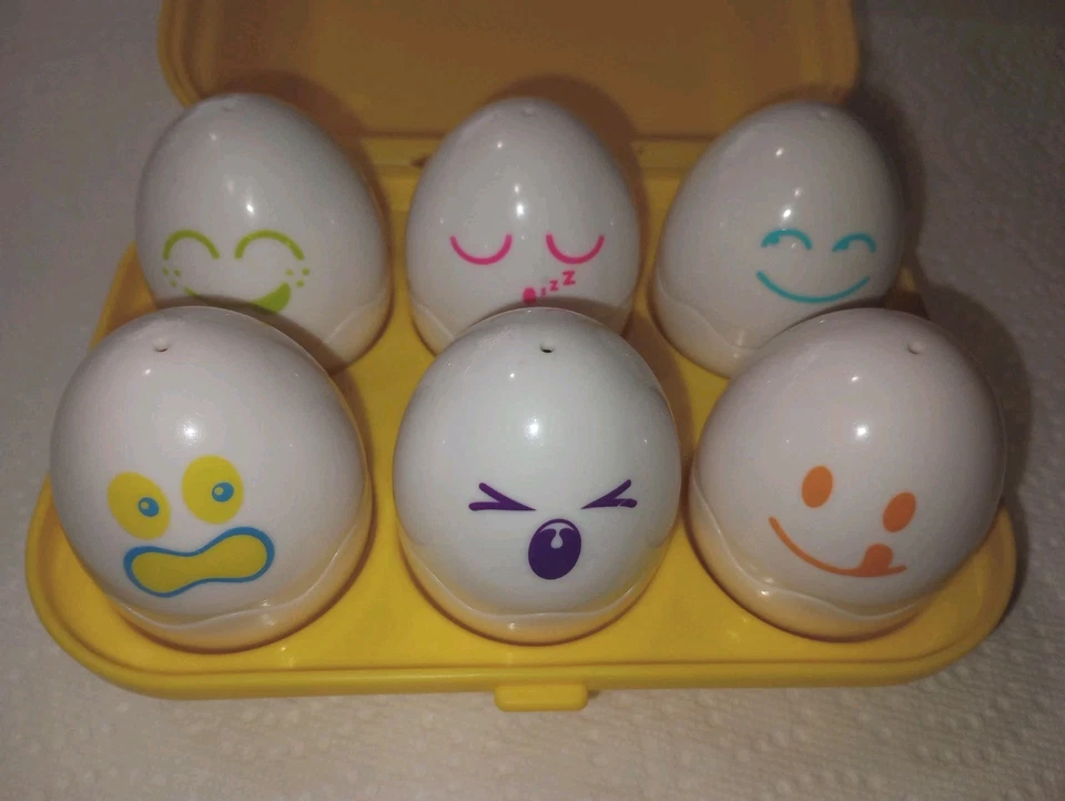 Clasificador de forma de cartón de huevos Tomy Hide N Squeak 1993 de colección juguete a juego Foto 2 de 4