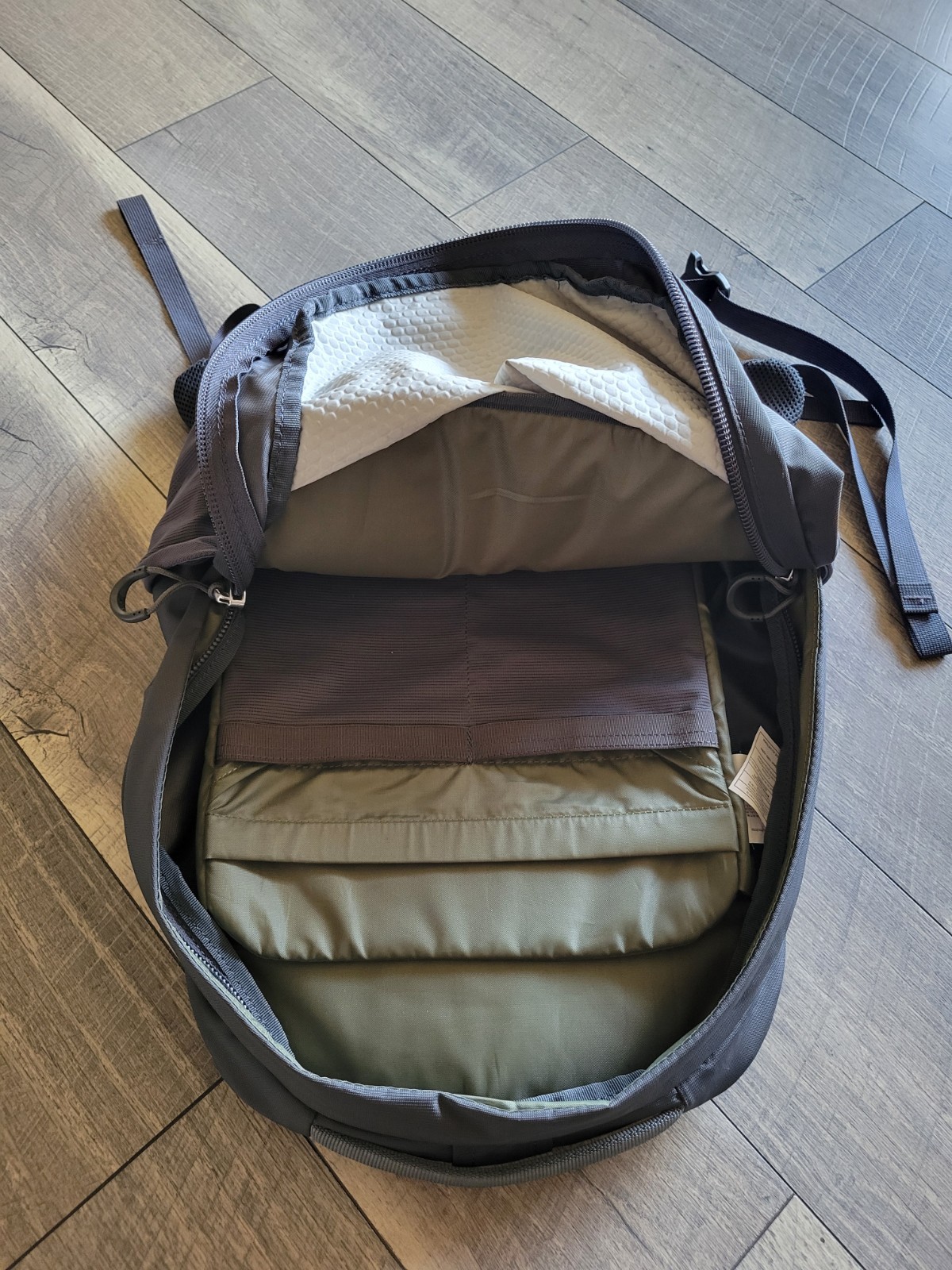 Osprey Centauri Backpack Gray Nylon Streamlined L… - image 3