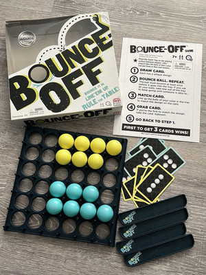 Mattel CBJ83 Bounce-Off Board Game Missing One Blue And One Green Ball