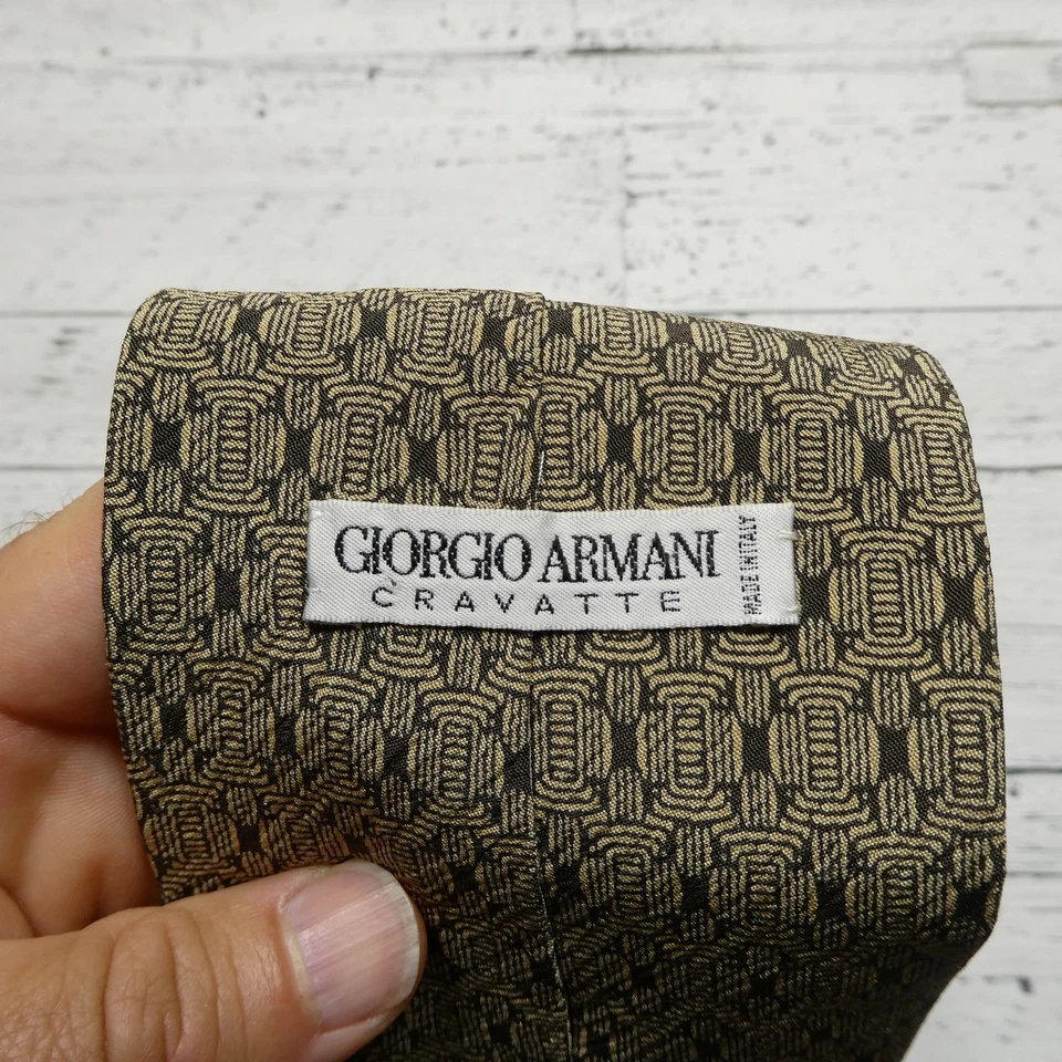 Gravata Giorgio Armani masculina de seda estampa geométrica feita na Itália clássica luxo - Imagem 2 de 4